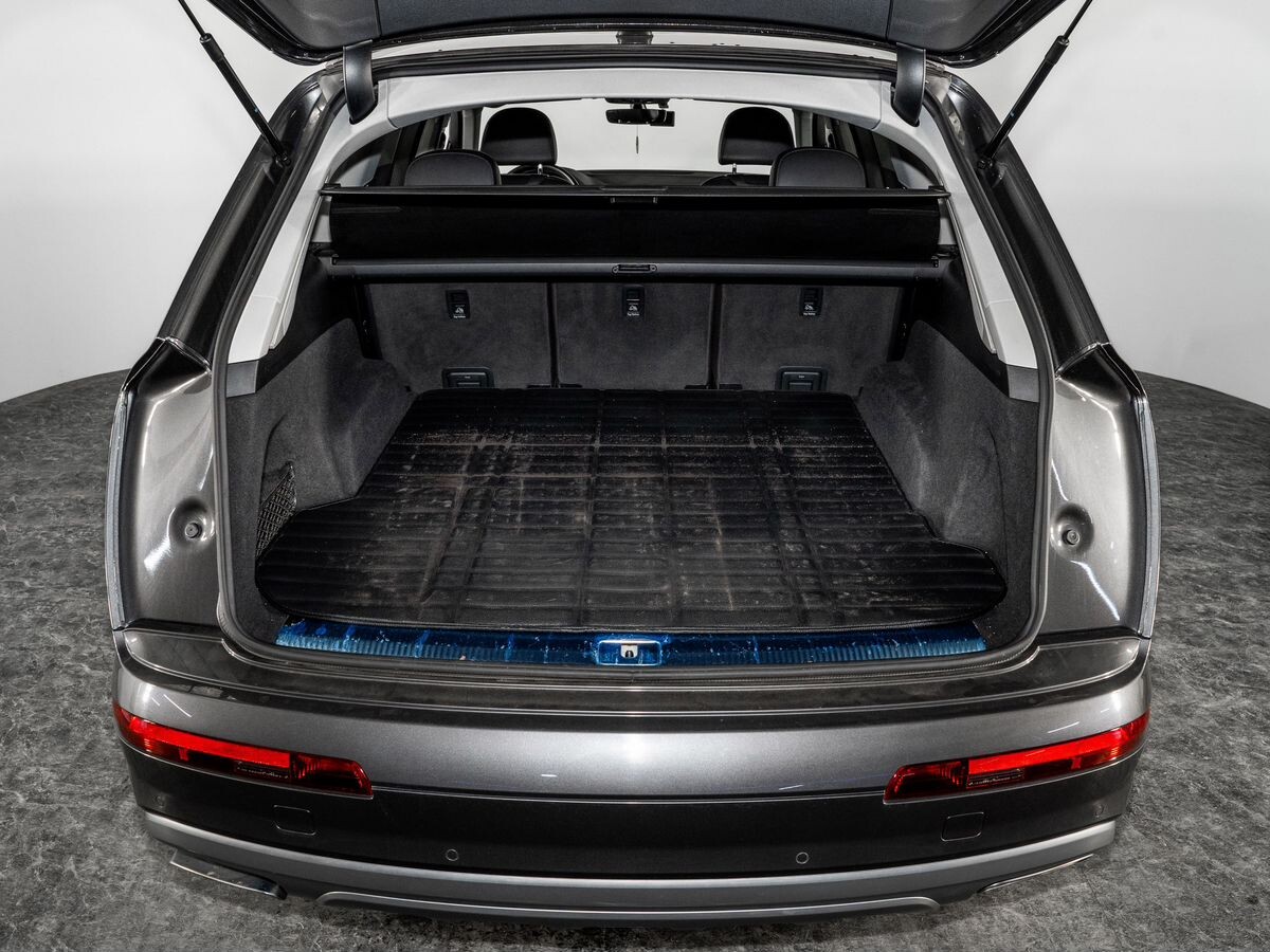 Audi Q7 2019 - фото автомобиля