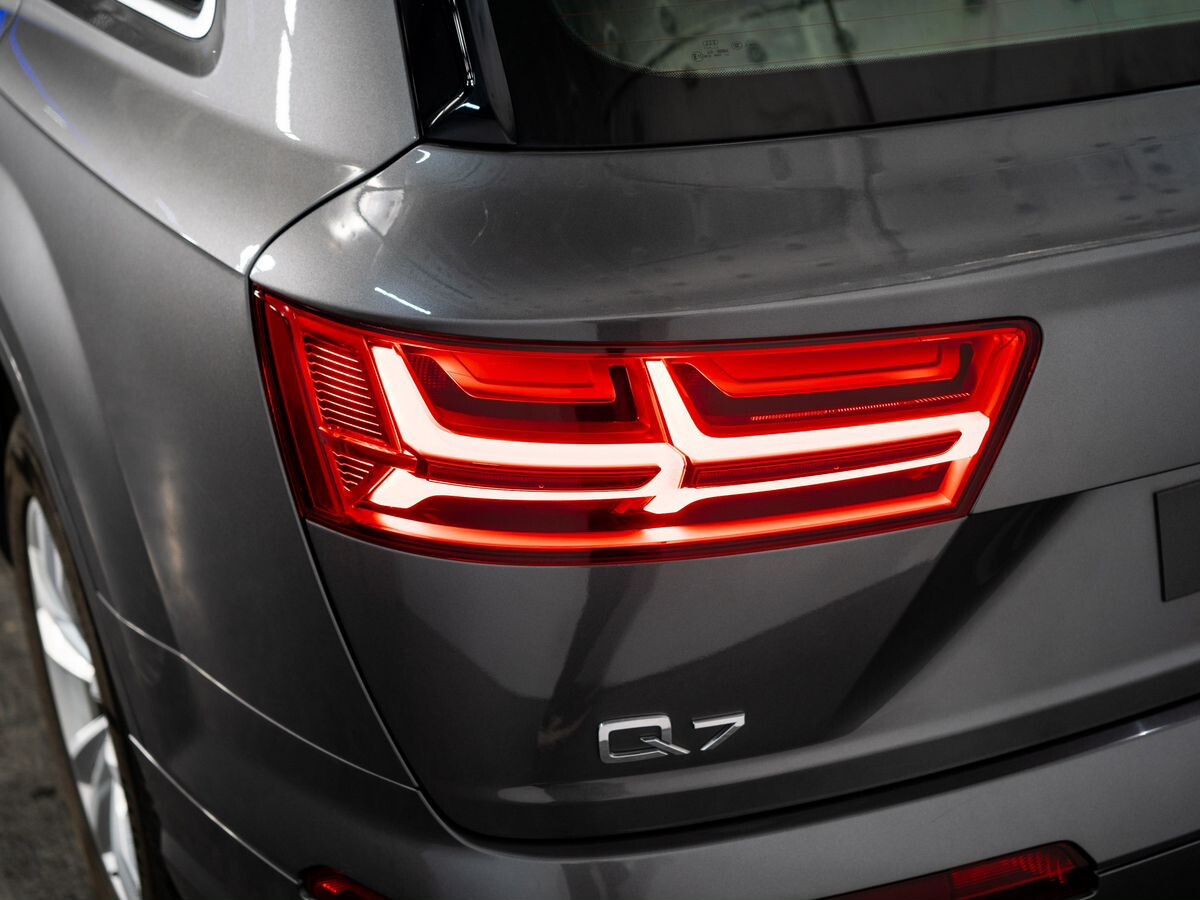 Audi Q7 2019 - фото автомобиля