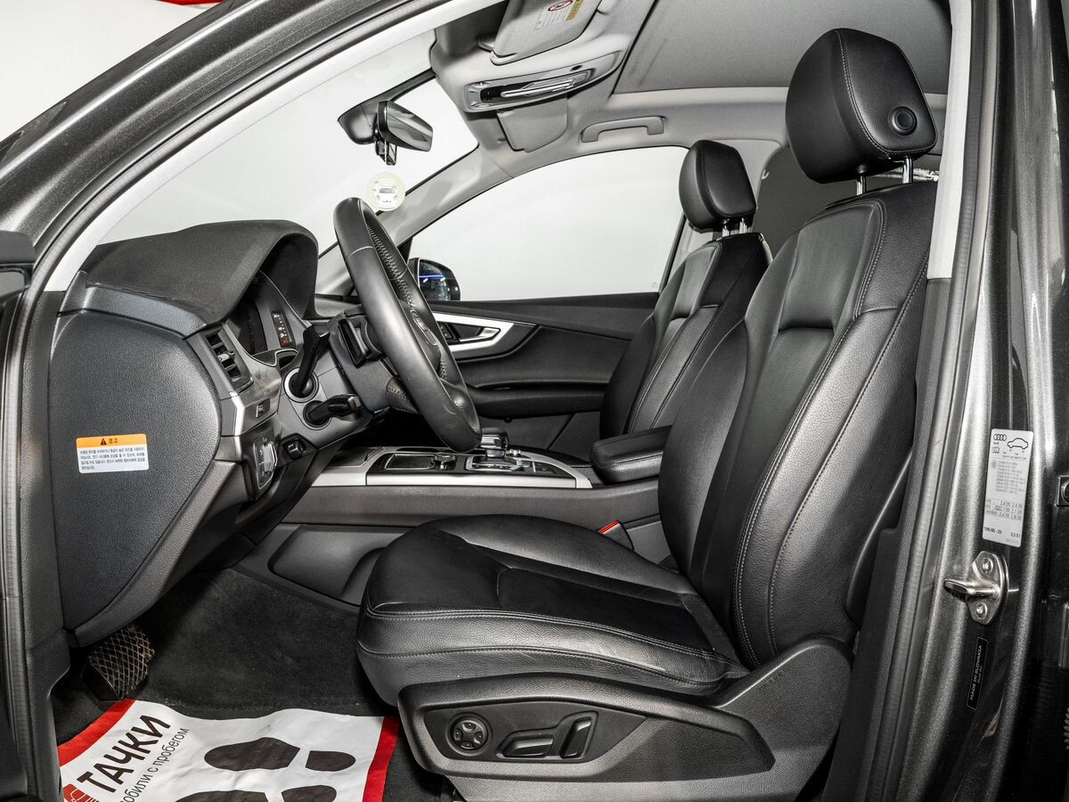 Audi Q7 2019 - фото автомобиля
