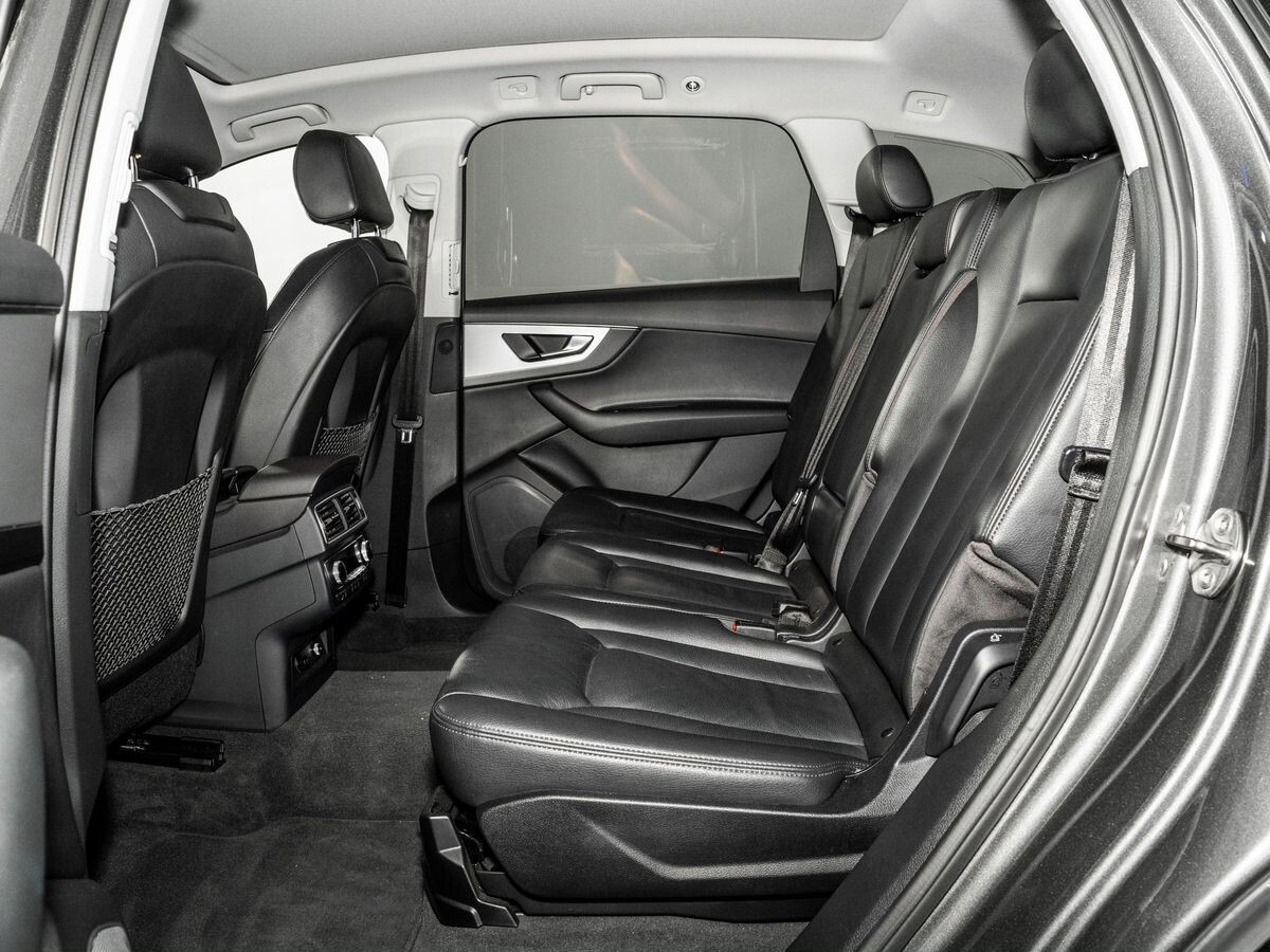 Audi Q7 2019 - фото автомобиля