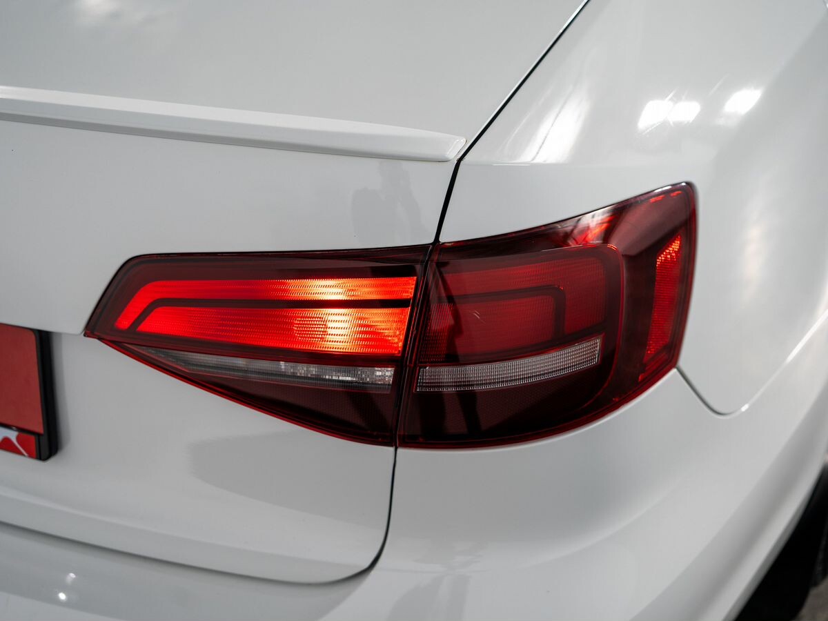 Volkswagen Jetta 2017 - фото автомобиля