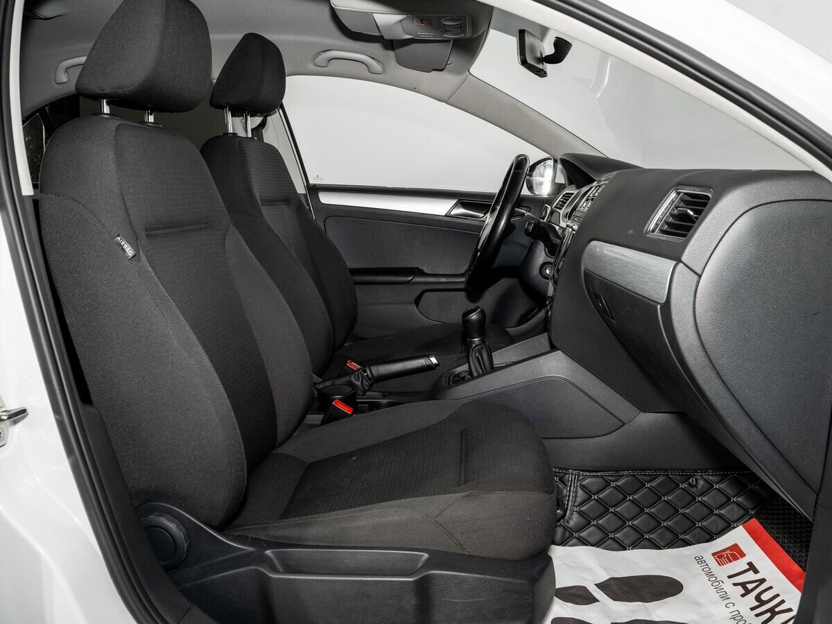 Volkswagen Jetta 2017 - фото автомобиля