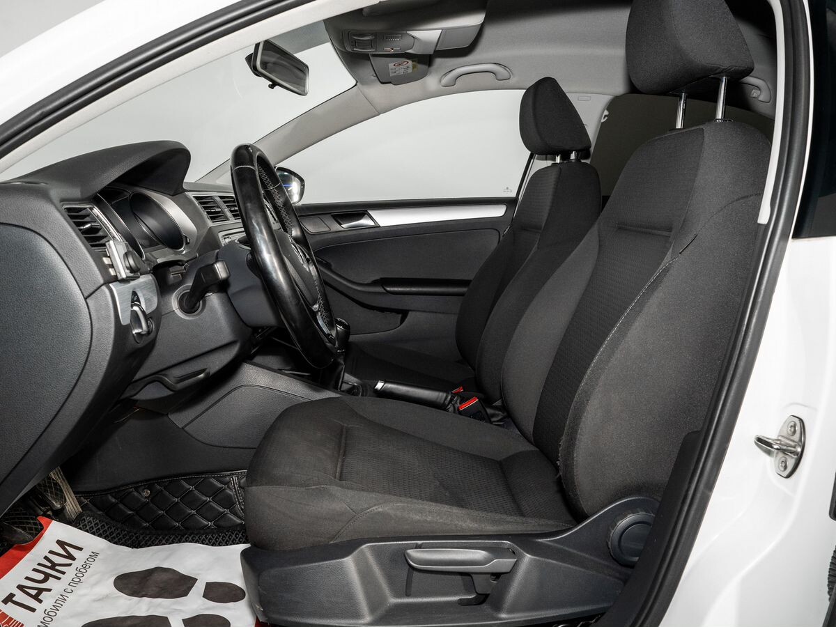 Volkswagen Jetta 2017 - фото автомобиля