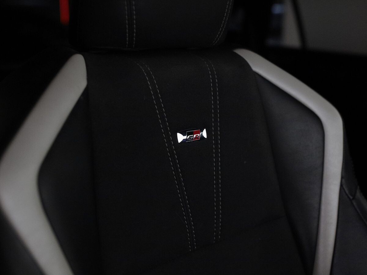 Toyota Harrier 2019 - фото автомобиля