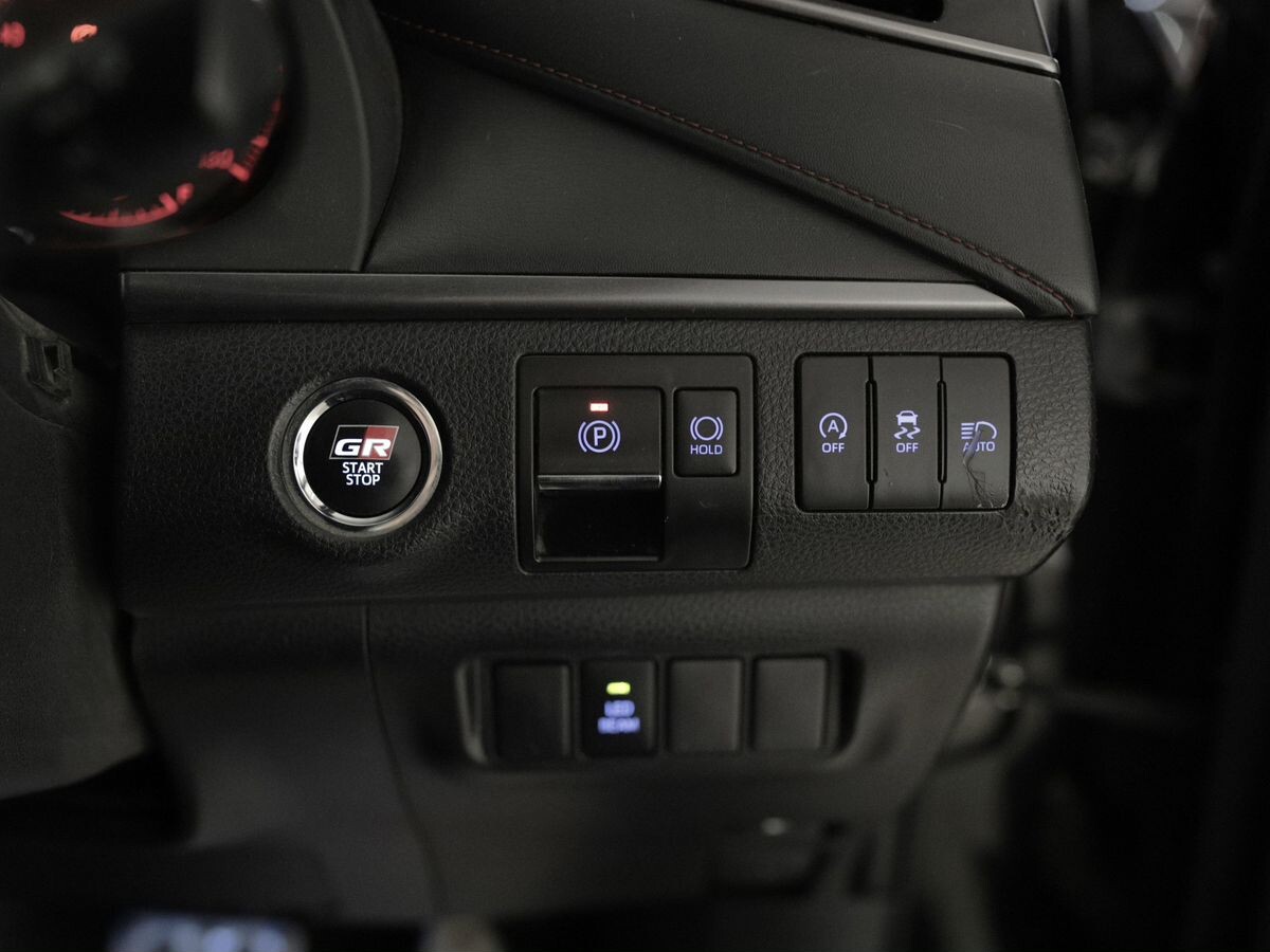 Toyota Harrier 2019 - фото автомобиля