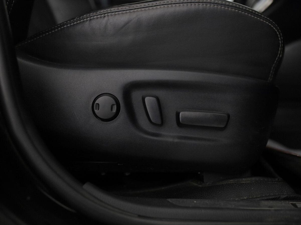 Toyota Harrier 2019 - фото автомобиля