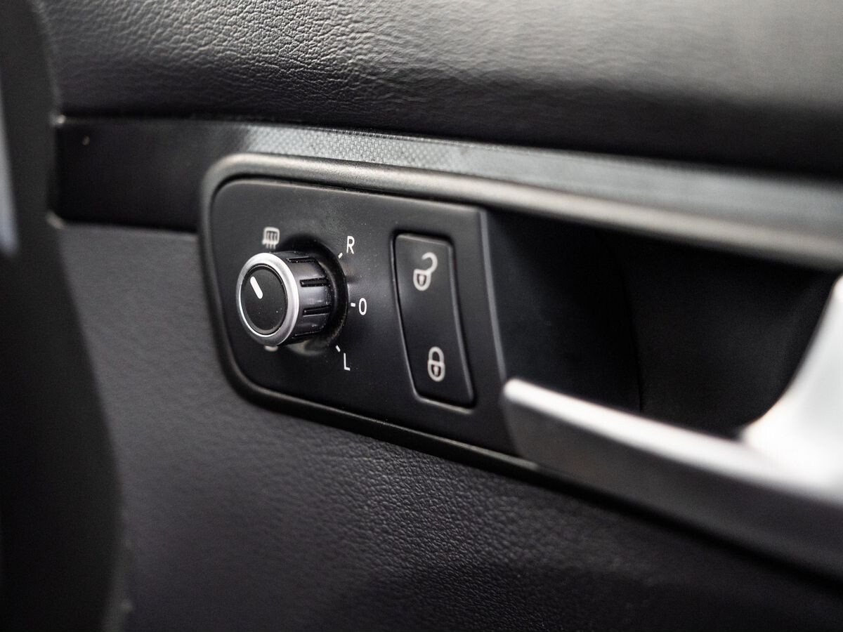 Volkswagen Touran 2011 - фото автомобиля