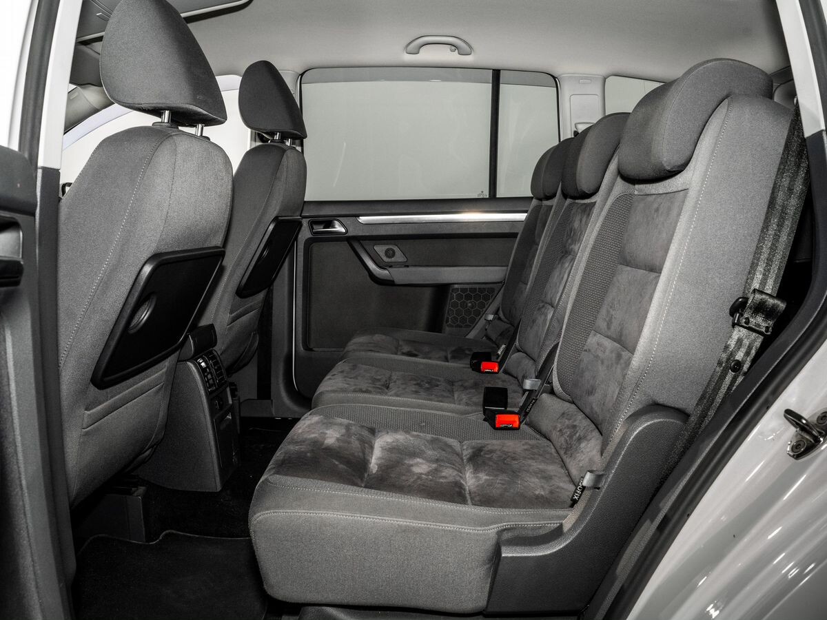 Volkswagen Touran 2011 - фото автомобиля