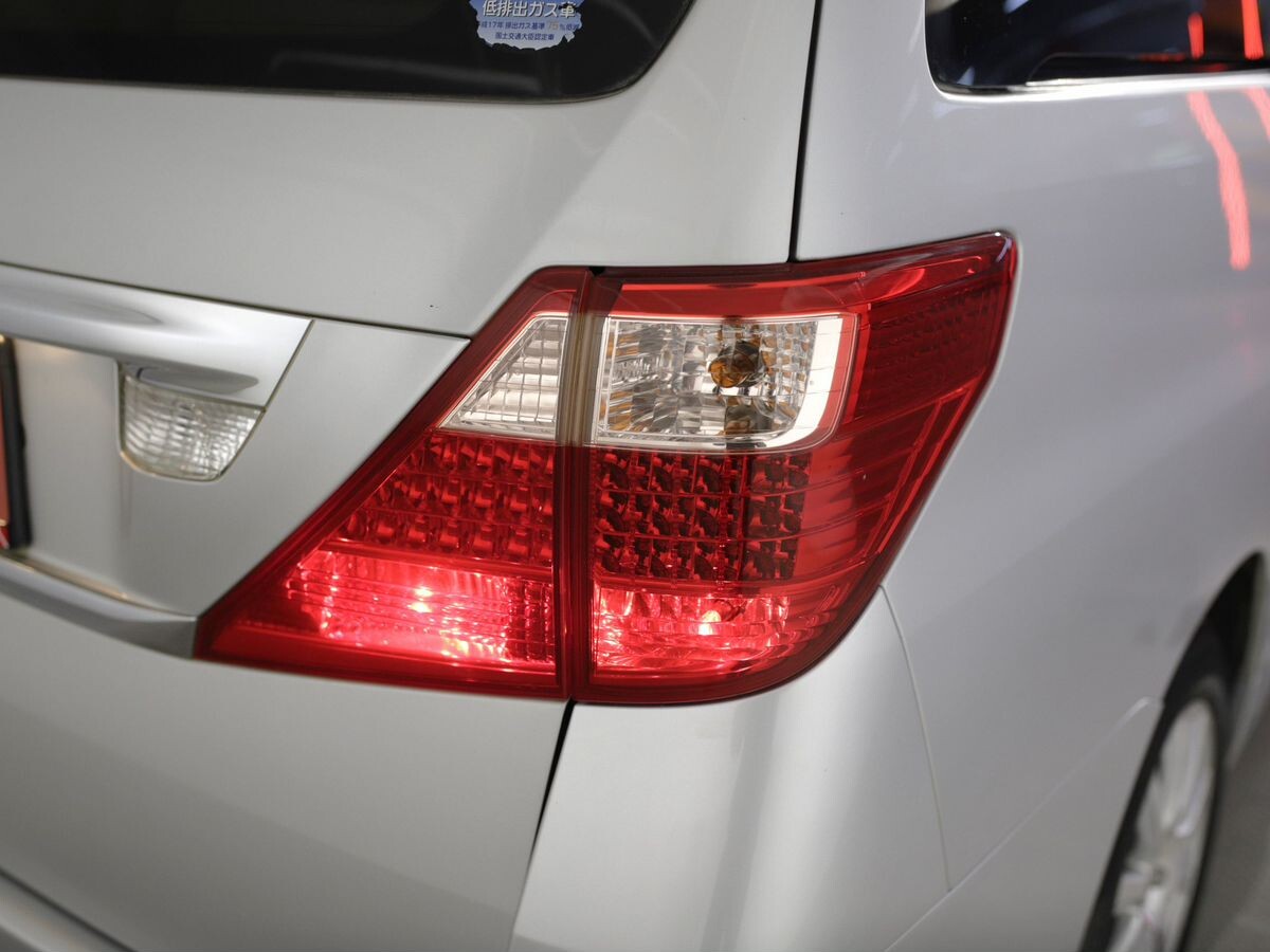 Toyota Alphard 2010 - фото автомобиля