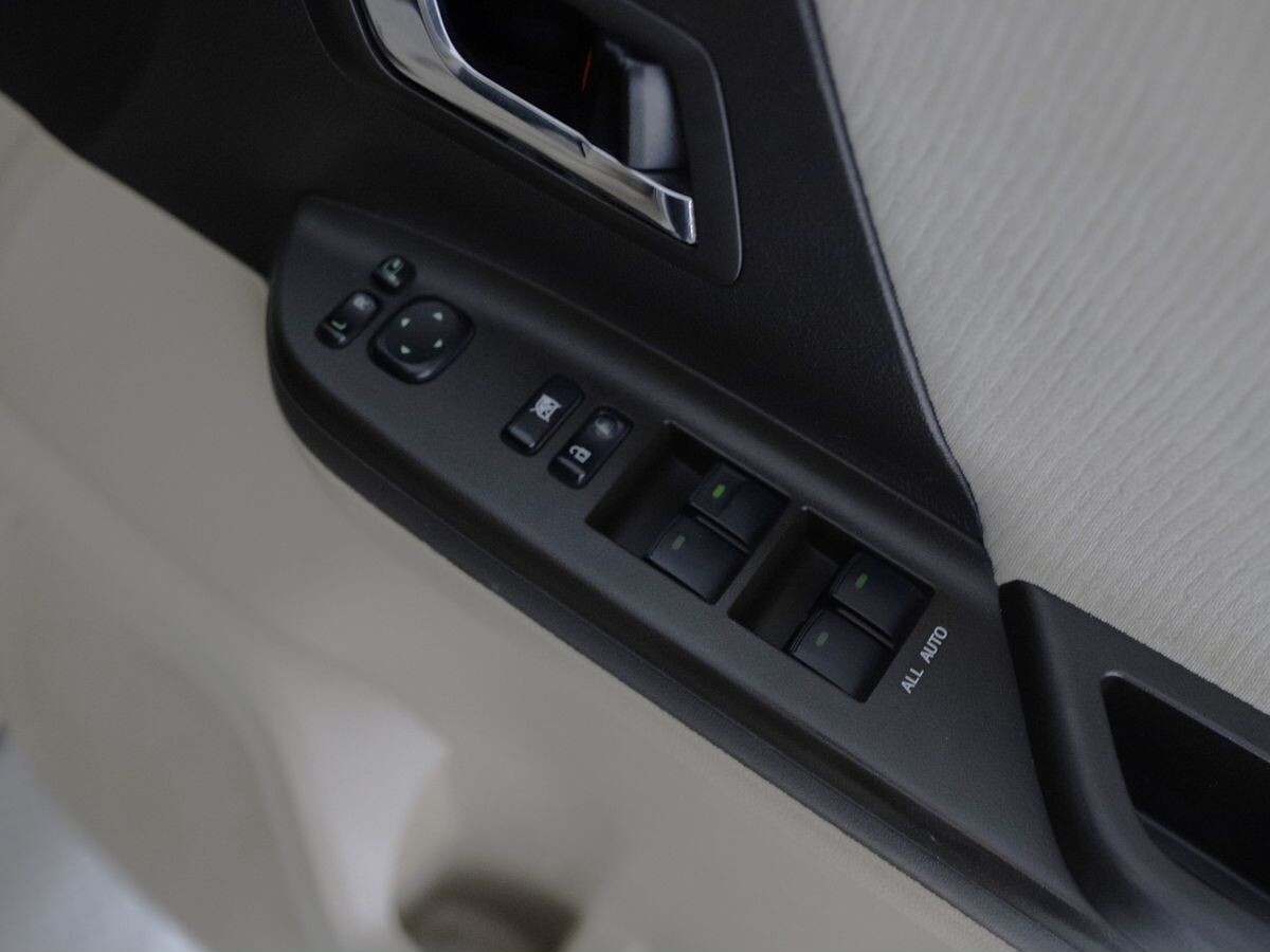 Toyota Alphard 2010 - фото автомобиля