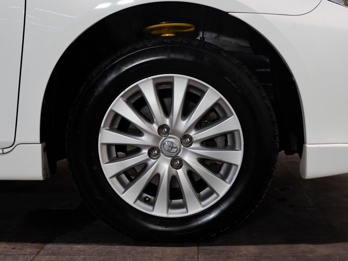 Toyota Corolla 2012 - фото автомобиля