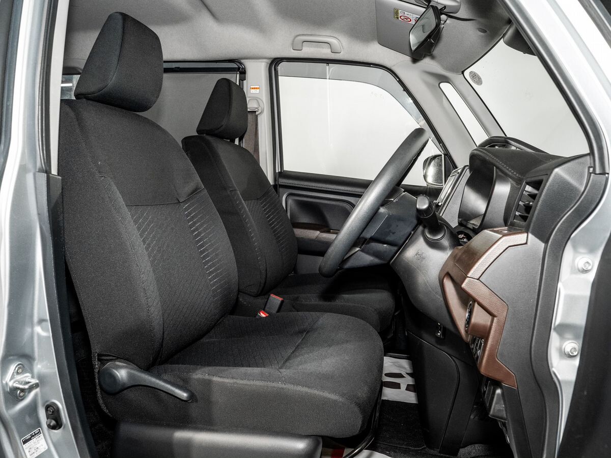 Toyota Roomy 2019 - фото автомобиля