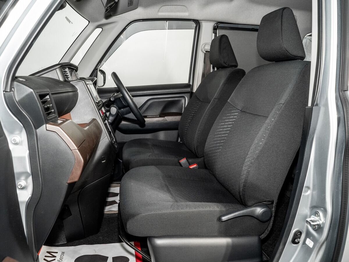 Toyota Roomy 2019 - фото автомобиля