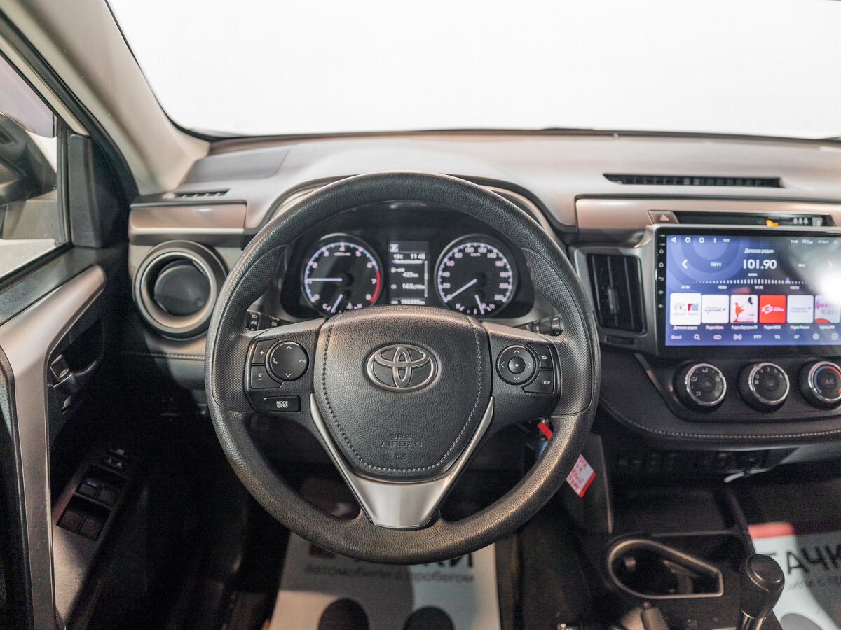Toyota RAV4 2016 - фото автомобиля