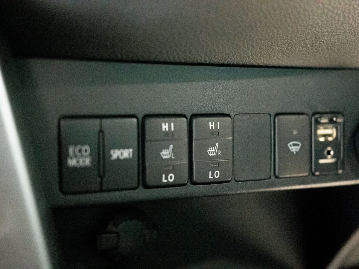 Toyota RAV4 2016 - фото автомобиля