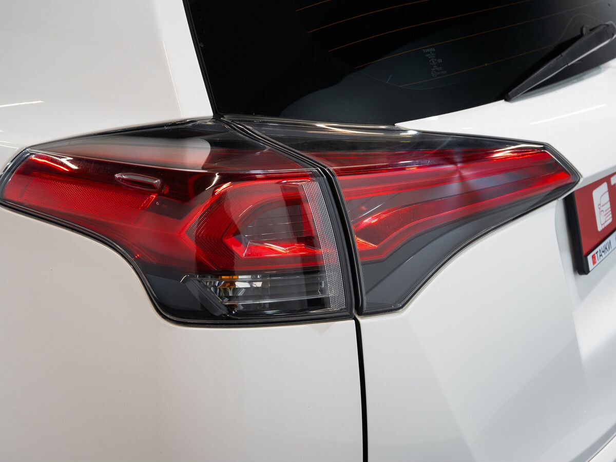 Toyota RAV4 2016 - фото автомобиля