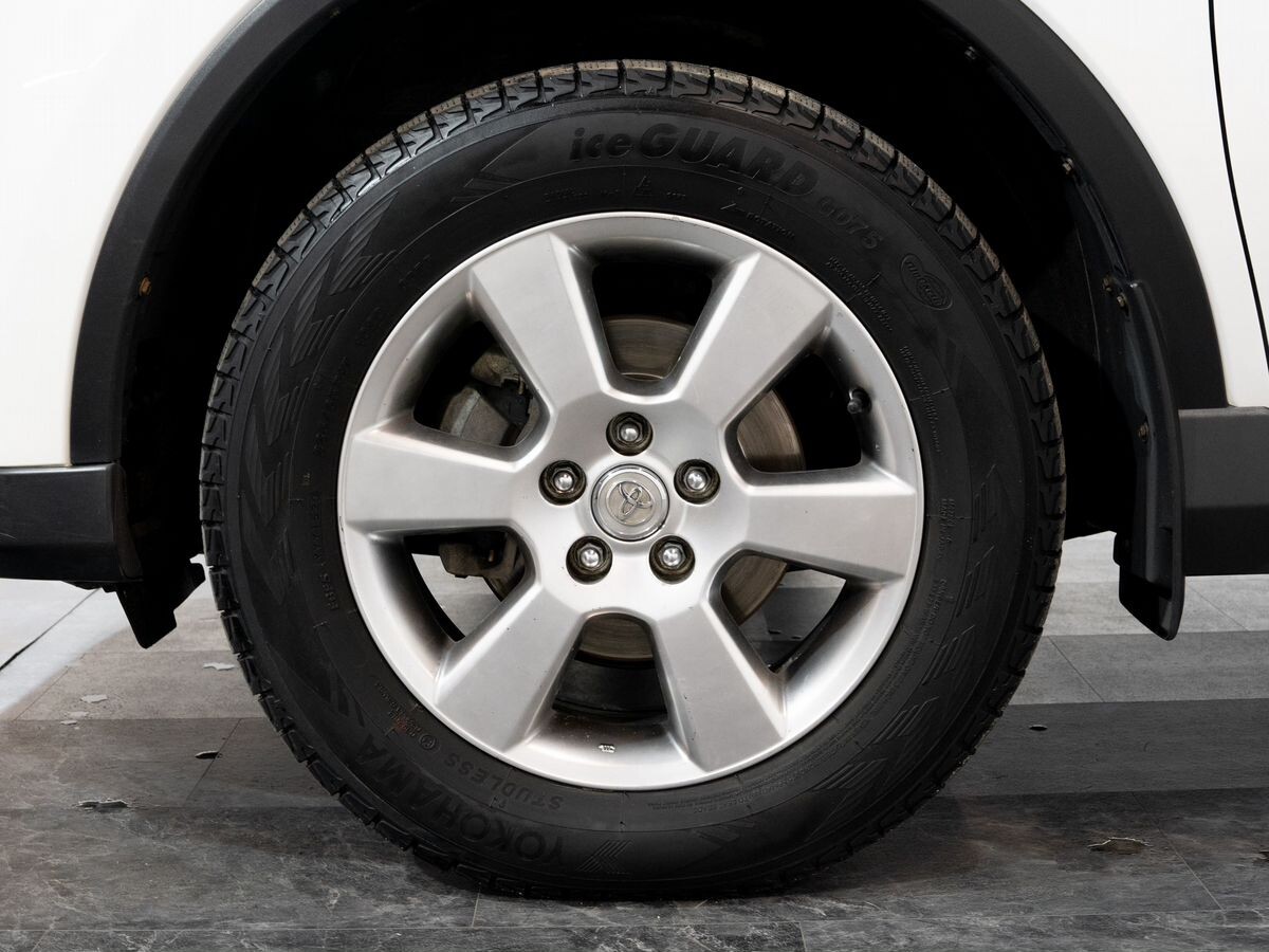 Toyota RAV4 2016 - фото автомобиля