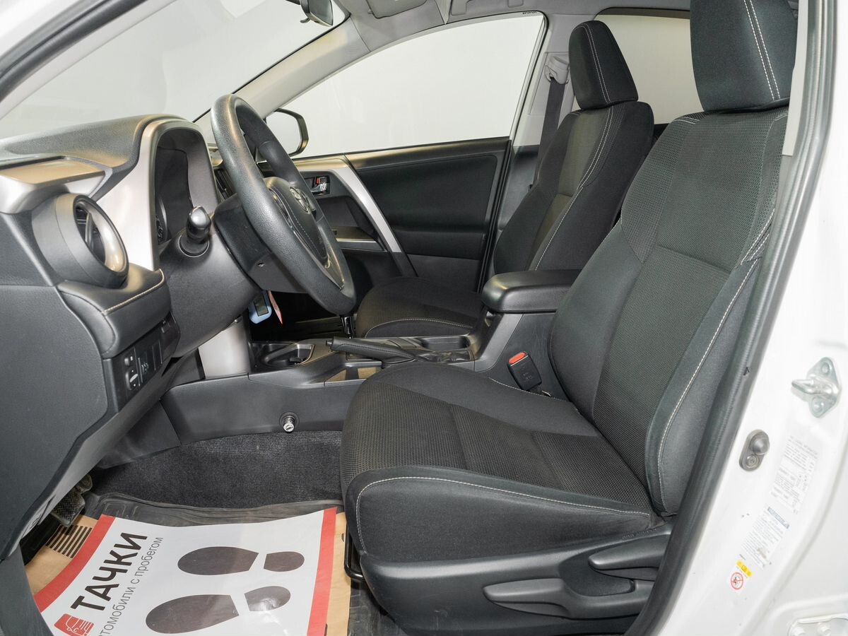 Toyota RAV4 2016 - фото автомобиля
