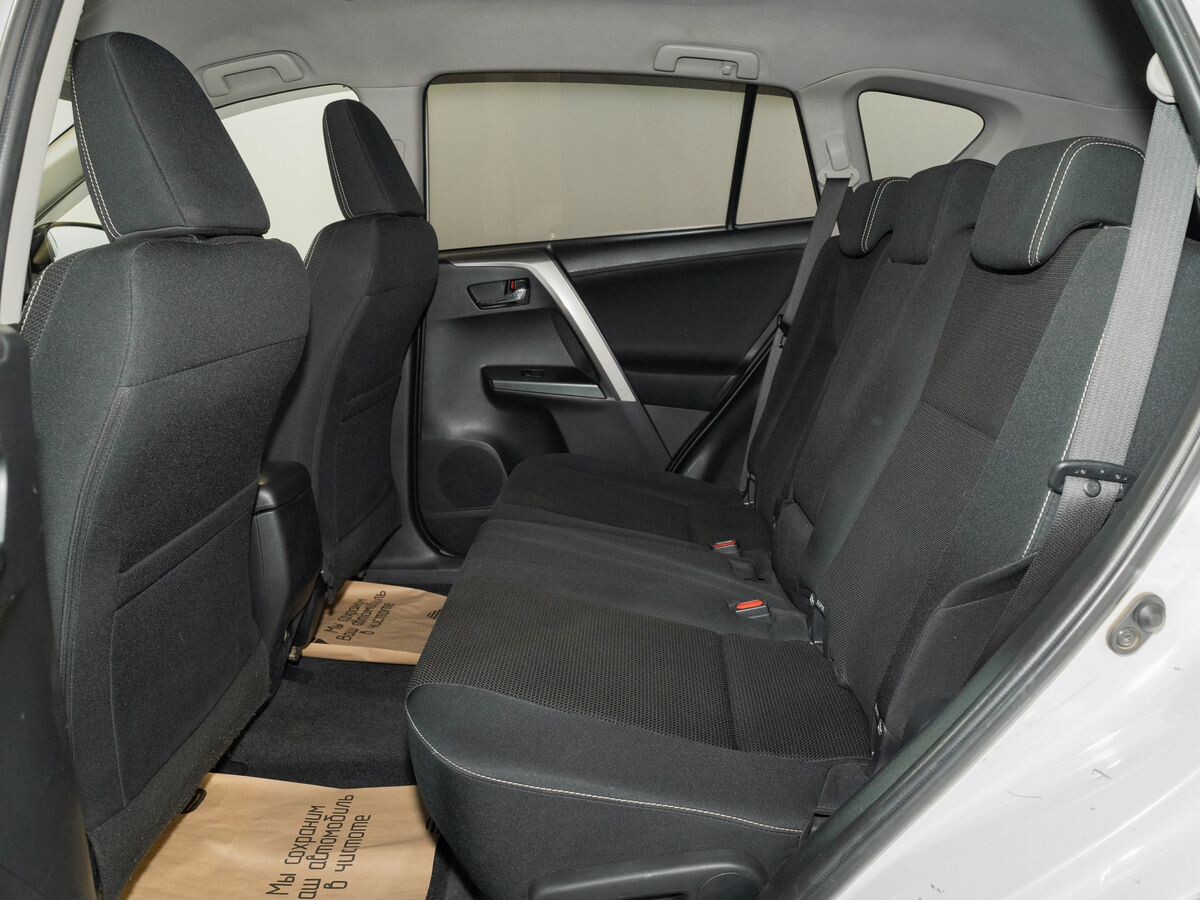 Toyota RAV4 2016 - фото автомобиля