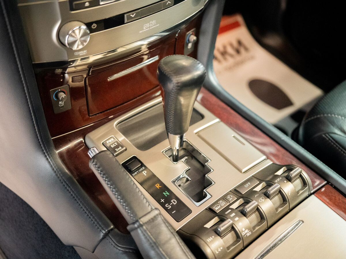 Lexus LX 2015 - фото автомобиля