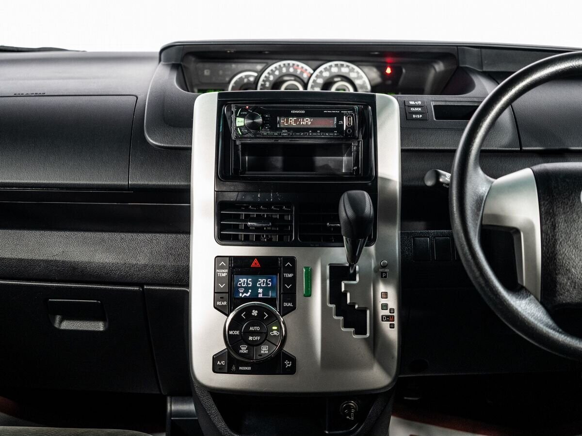 Toyota Noah 2011 - фото автомобиля