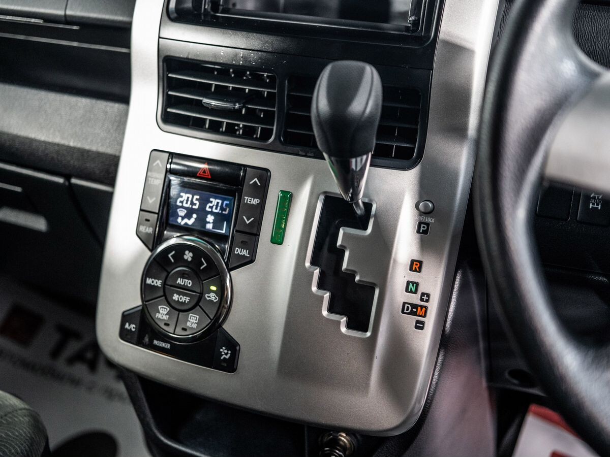 Toyota Noah 2011 - фото автомобиля