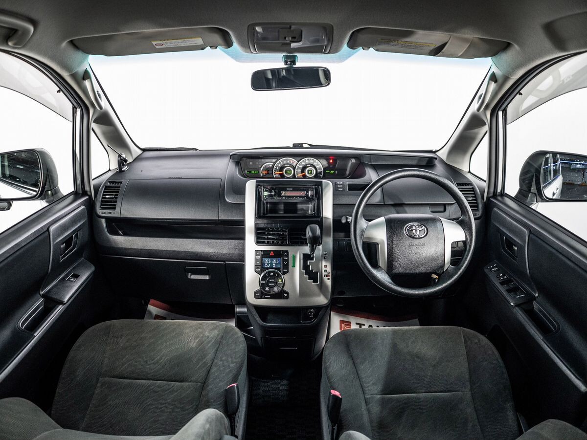 Toyota Noah 2011 - фото автомобиля
