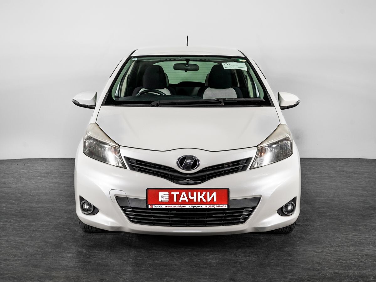 Toyota Vitz 2011 - фото автомобиля