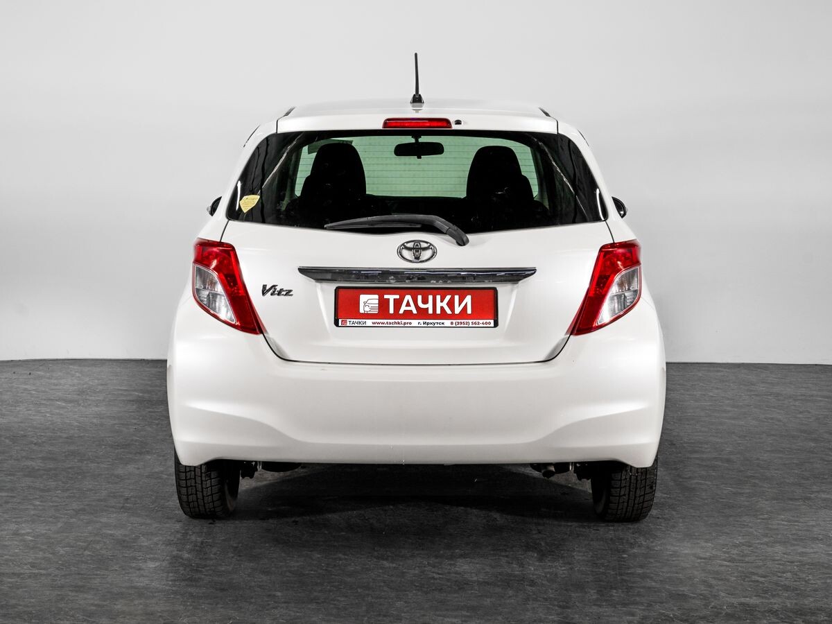 Toyota Vitz 2011 - фото автомобиля