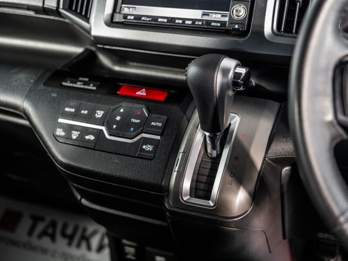 Honda Stepwgn 2010 - фото автомобиля