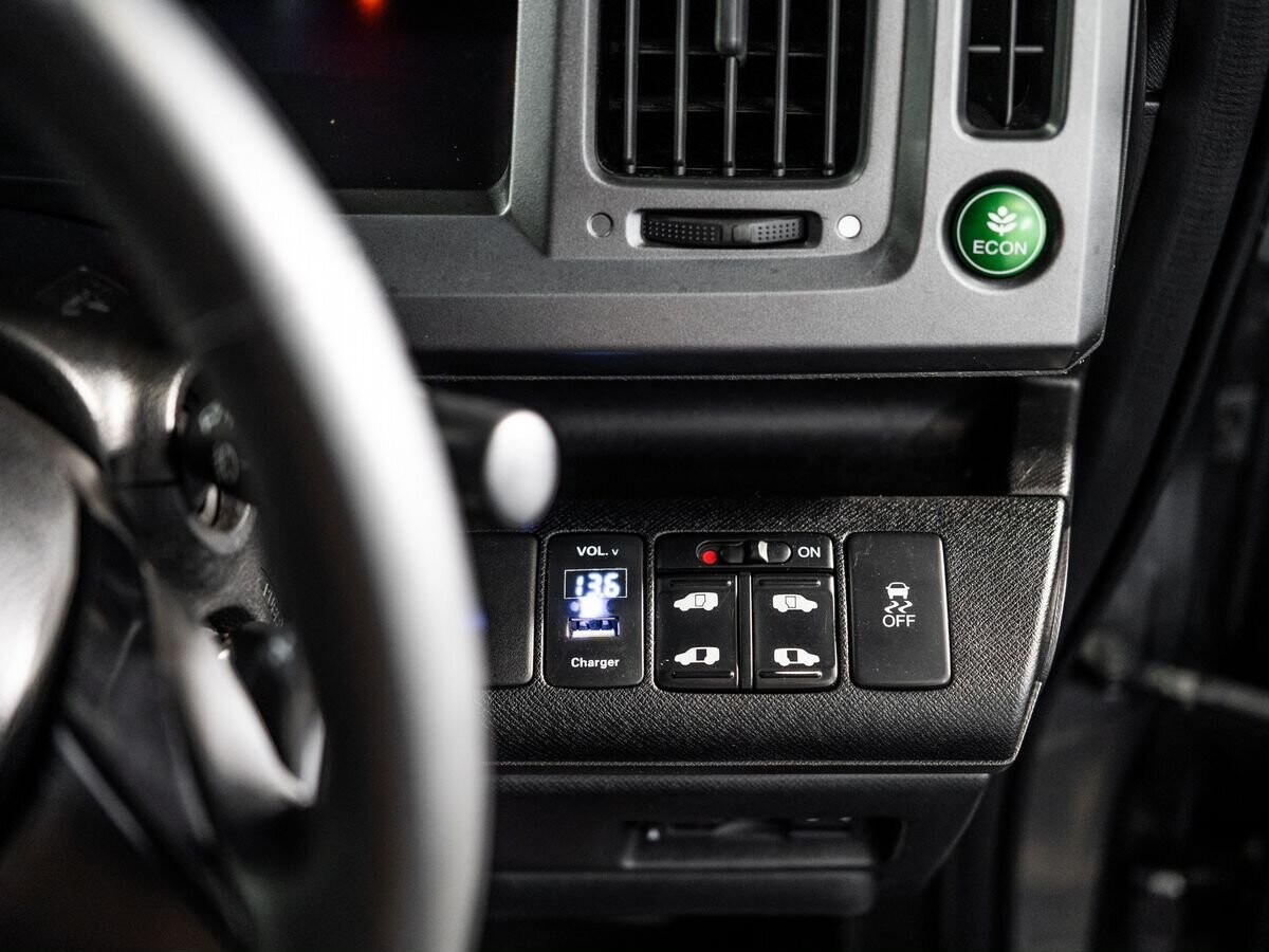 Honda Stepwgn 2010 - фото автомобиля