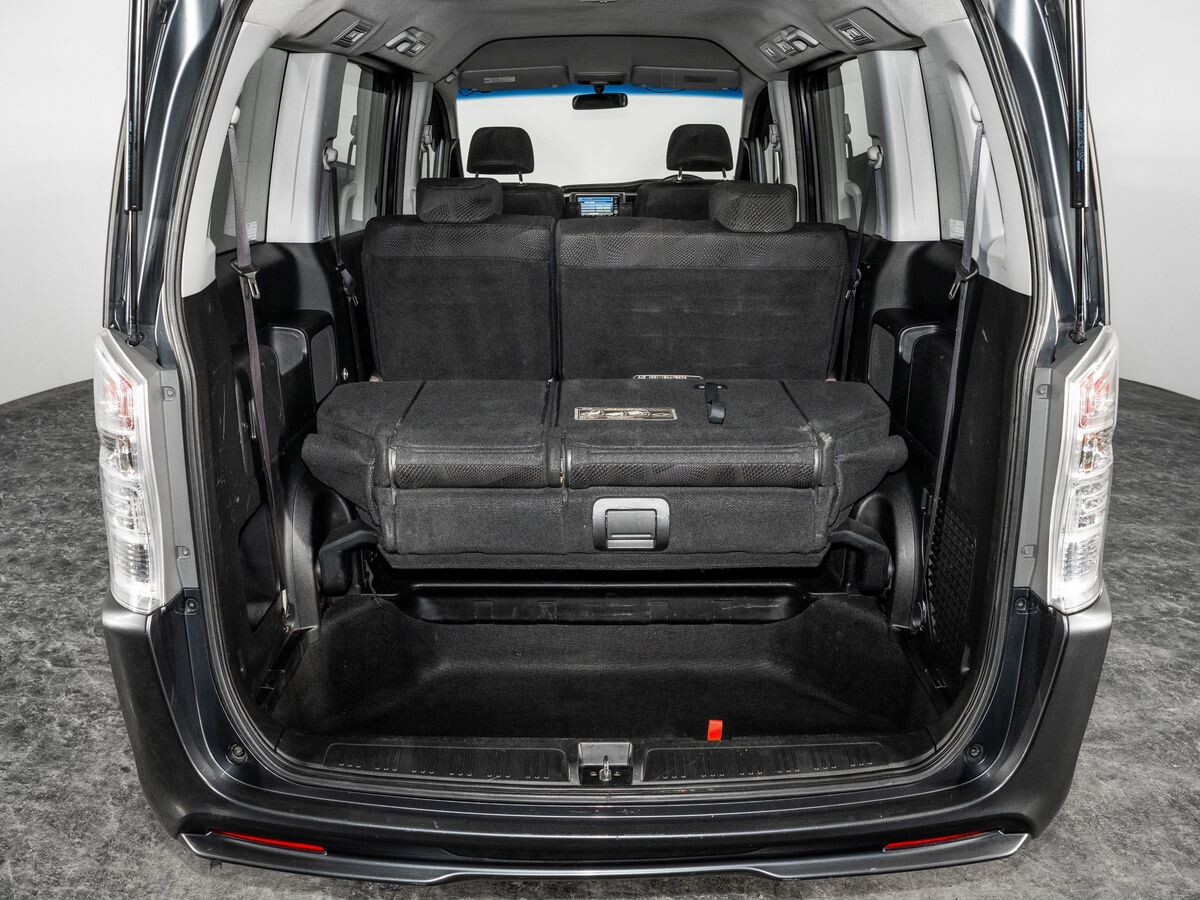 Honda Stepwgn 2010 - фото автомобиля