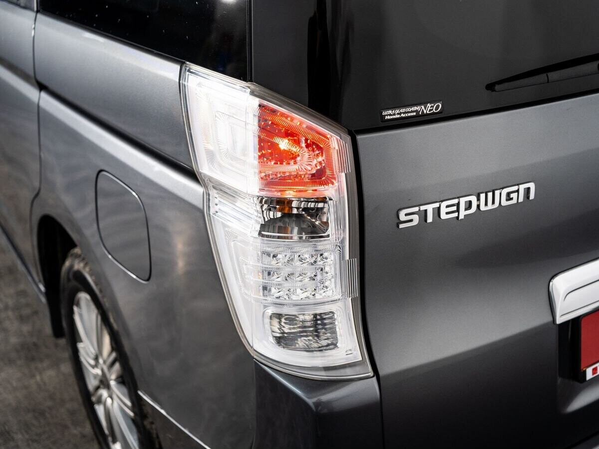 Honda Stepwgn 2010 - фото автомобиля
