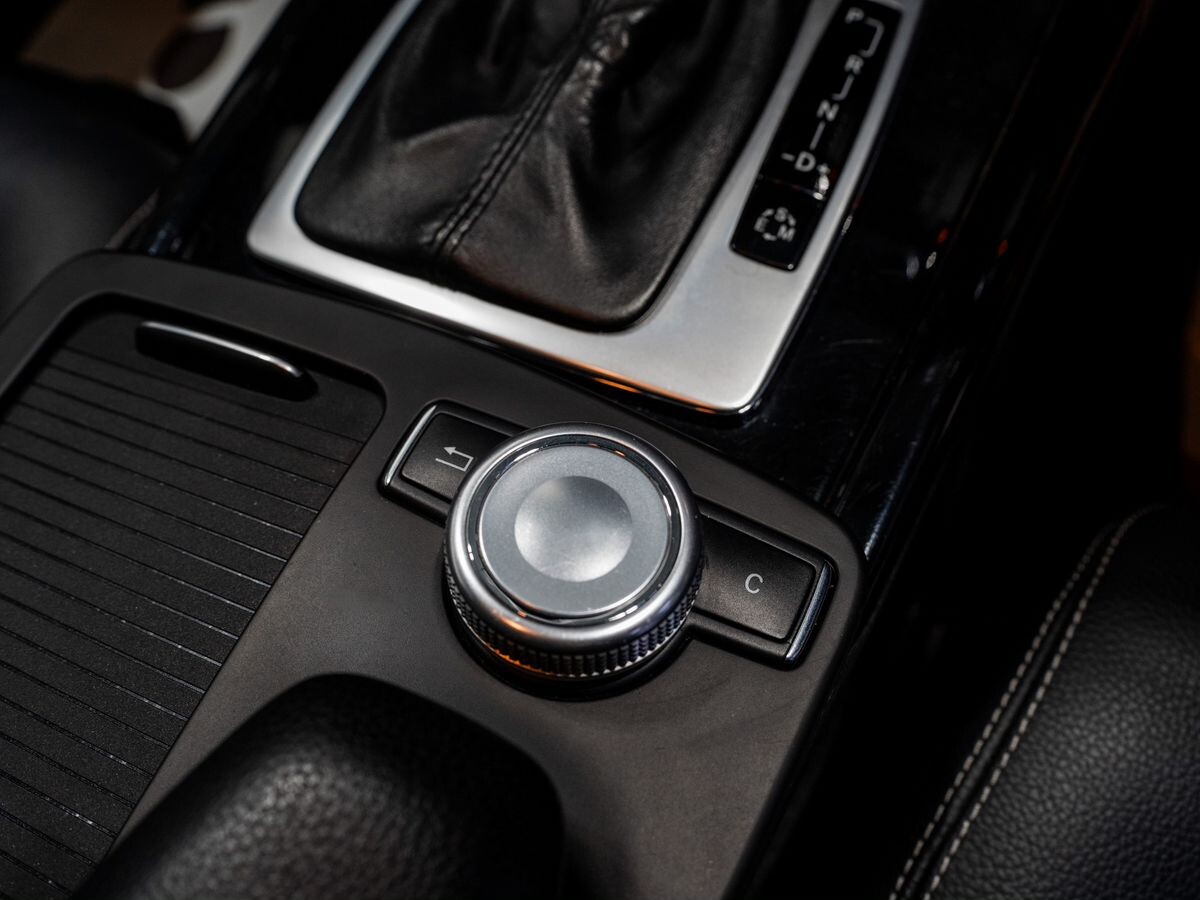 Mercedes-Benz E-Класс 2011 - фото автомобиля