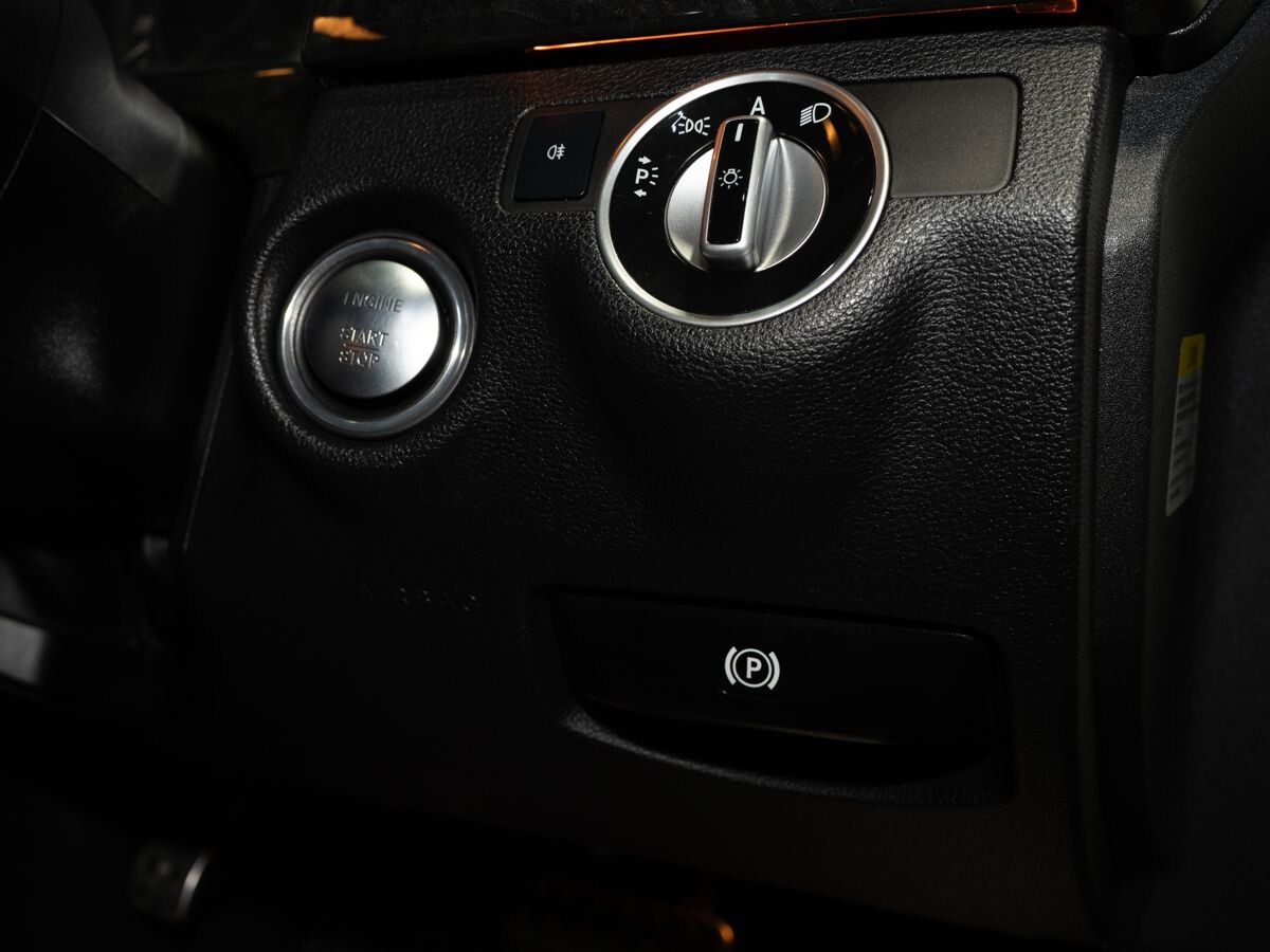 Mercedes-Benz E-Класс 2011 - фото автомобиля