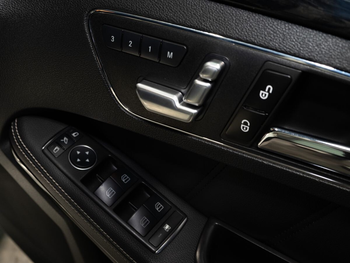 Mercedes-Benz E-Класс 2011 - фото автомобиля