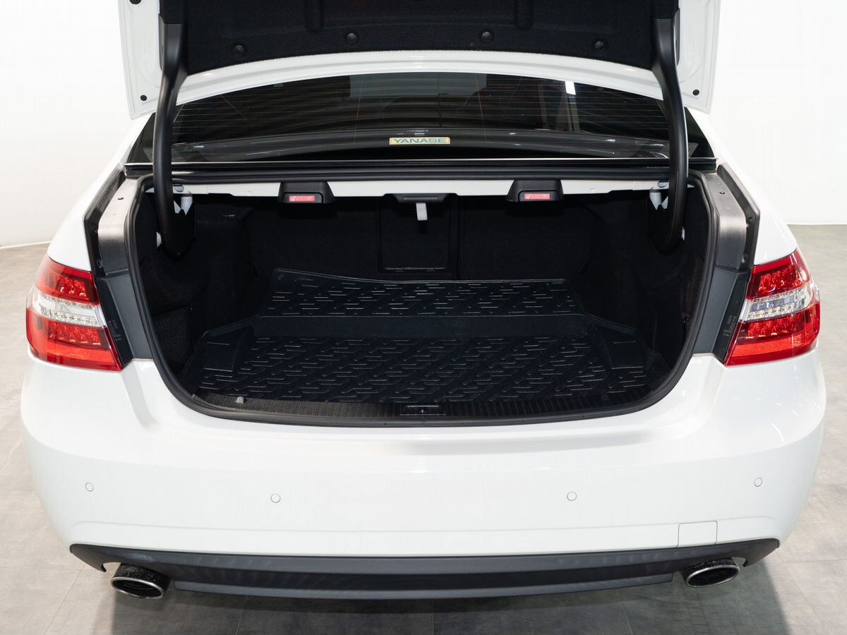 Mercedes-Benz E-Класс 2011 - фото автомобиля