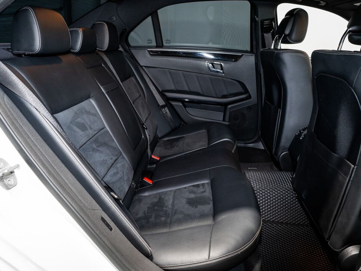 Mercedes-Benz E-Класс 2011 - фото автомобиля