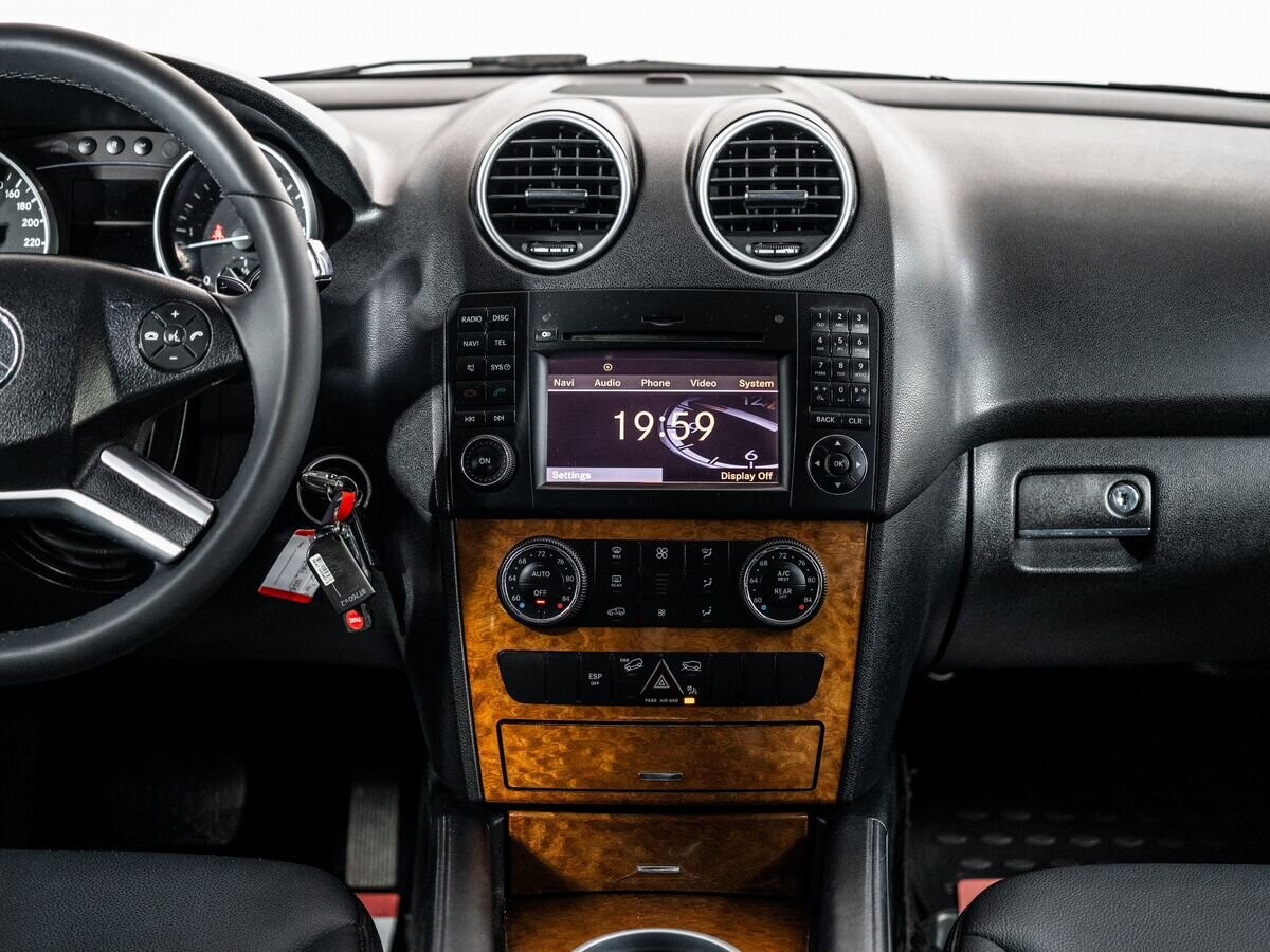 Mercedes-Benz M-Класс 2009 - фото автомобиля