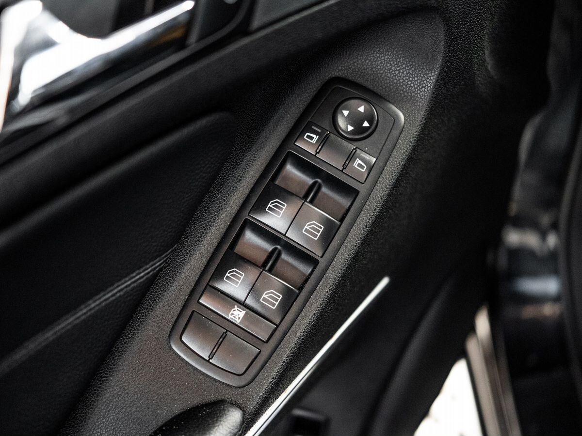 Mercedes-Benz M-Класс 2009 - фото автомобиля