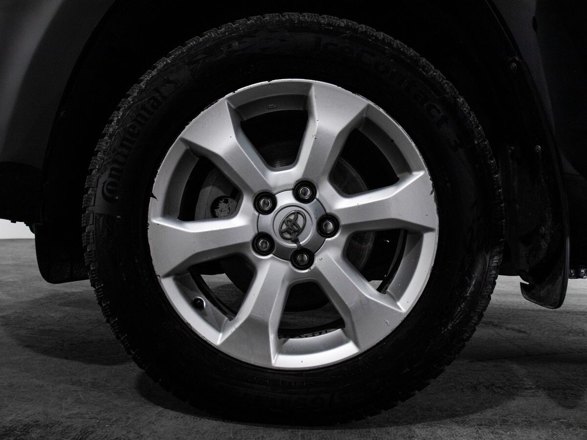 Toyota RAV4 2010 - фото автомобиля