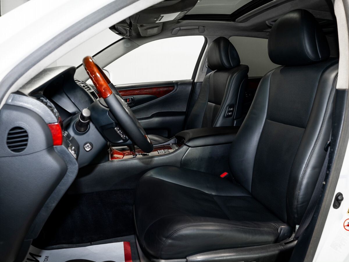 Lexus LS 2008 - фото автомобиля
