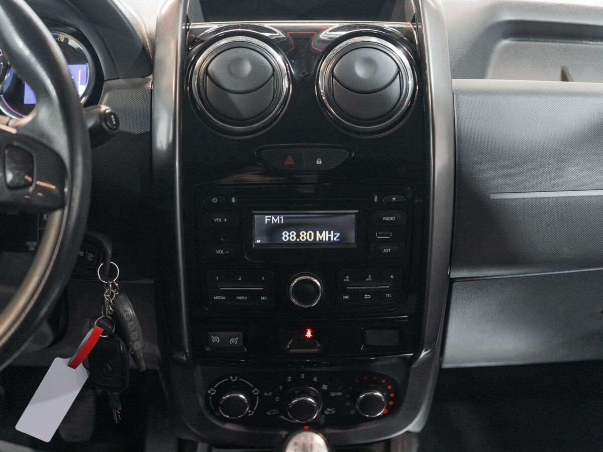 Renault Duster 2017 - фото автомобиля