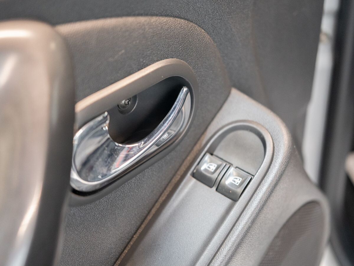 Renault Duster 2017 - фото автомобиля