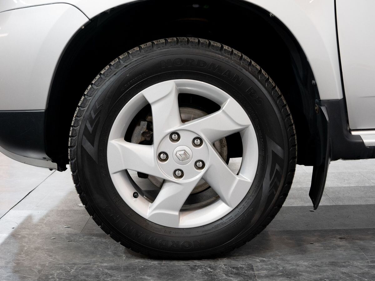 Renault Duster 2017 - фото автомобиля