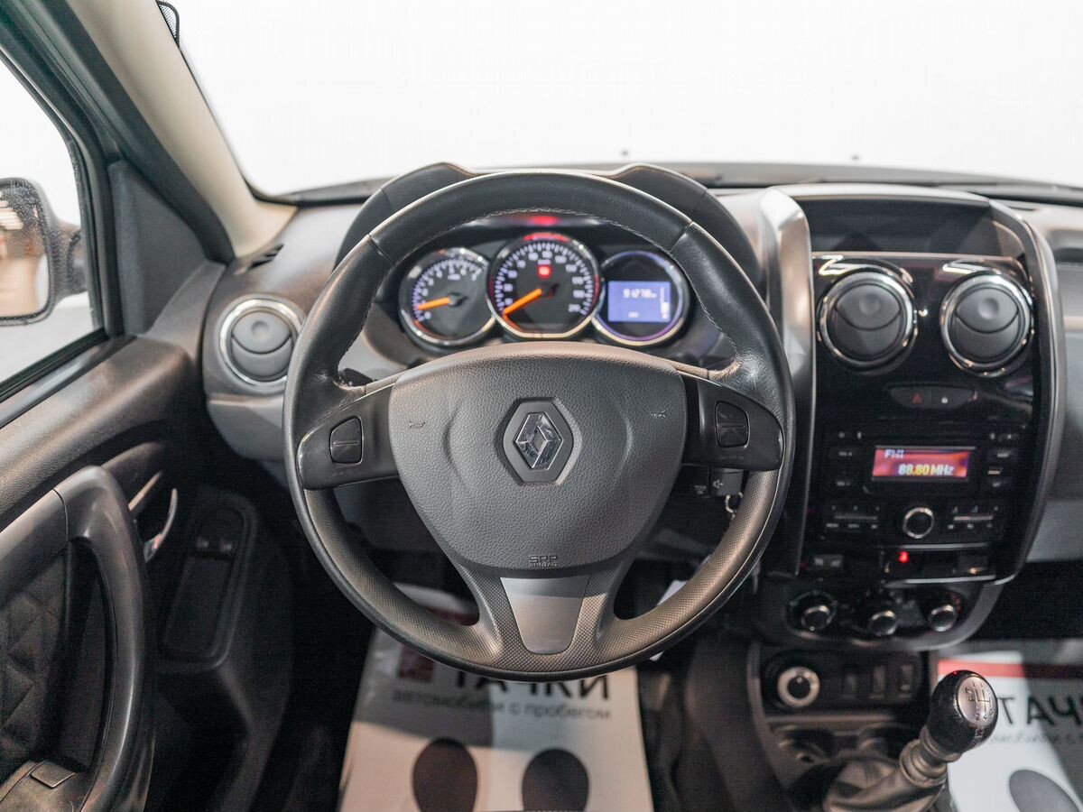 Renault Duster 2017 - фото автомобиля