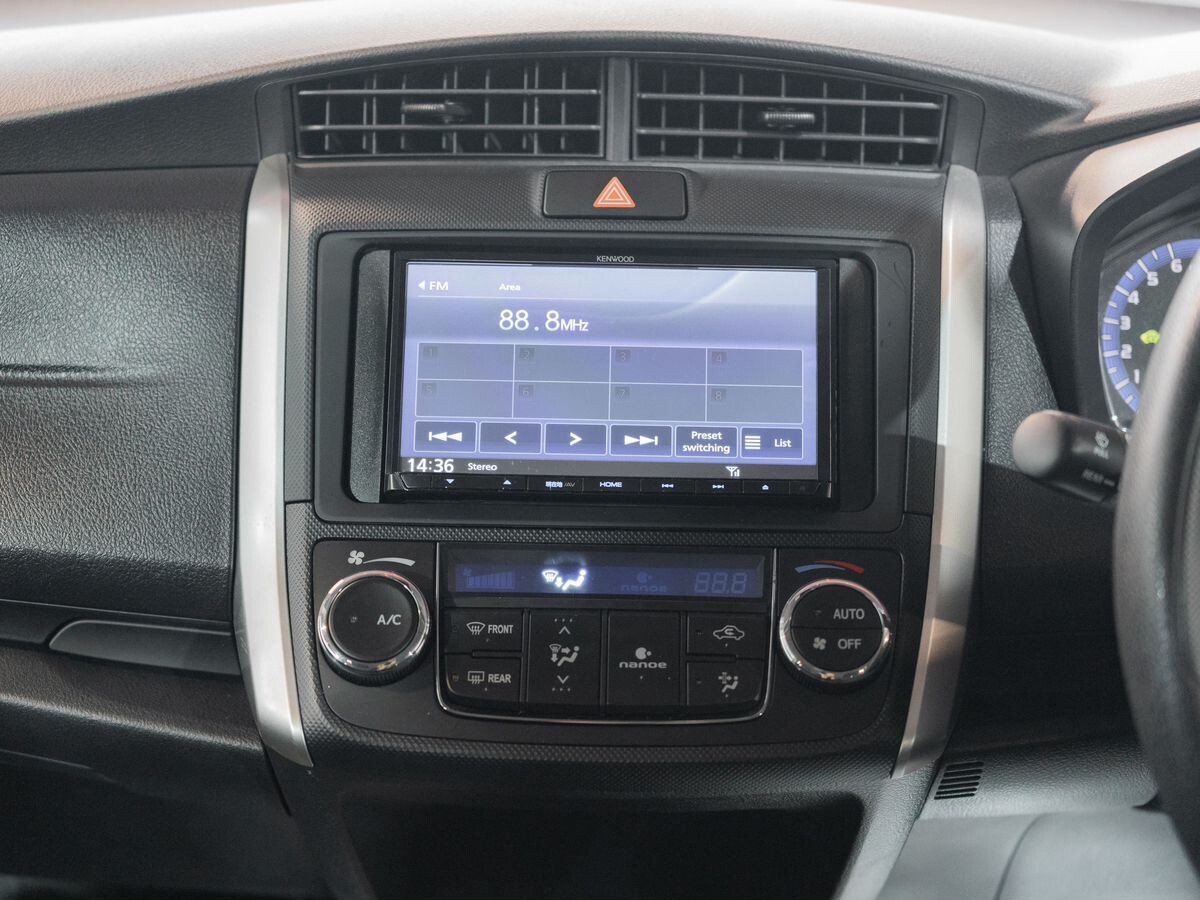 Toyota Corolla 2018 - фото автомобиля