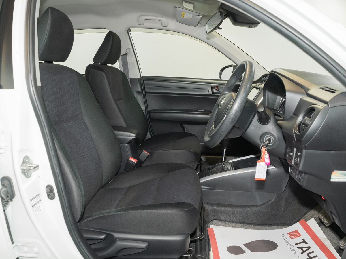 Toyota Corolla 2018 - фото автомобиля