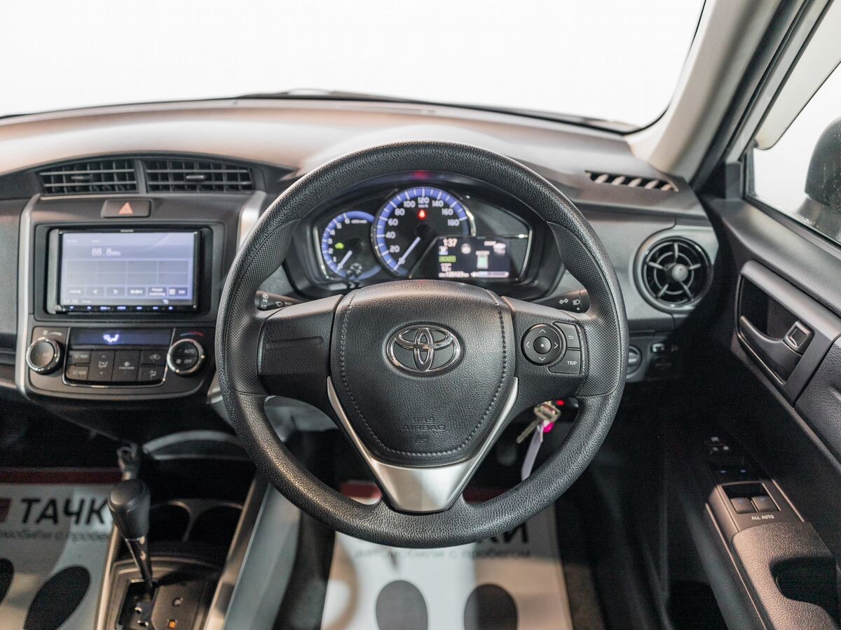 Toyota Corolla 2018 - фото автомобиля