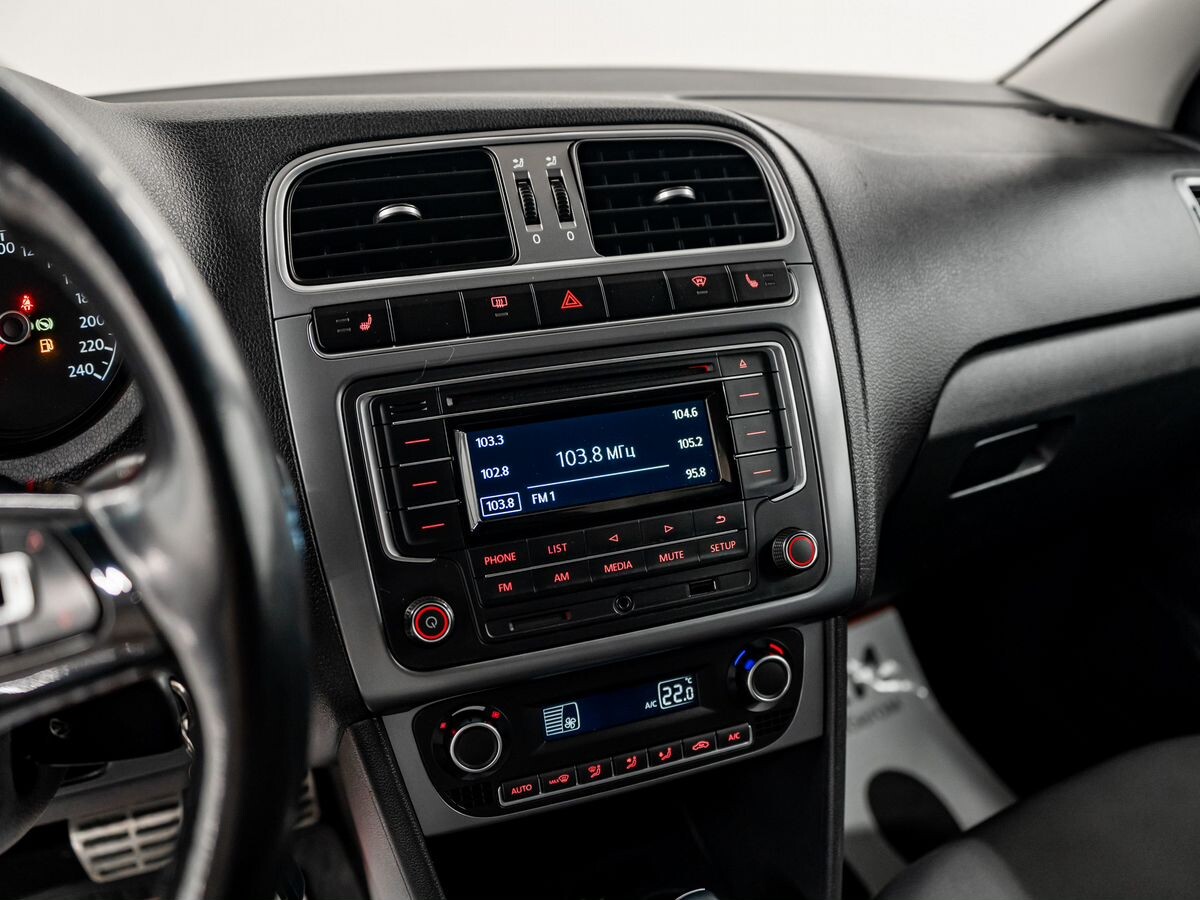 Volkswagen Polo 2016 - фото автомобиля